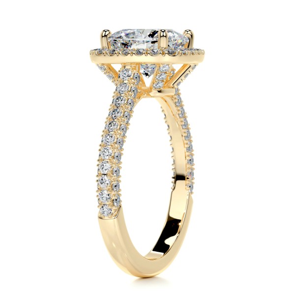 Divine Elegance Gold Diamond Ring Cushion 11 261e72a6