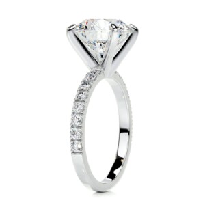 Regal Radiance Gold Diamond Ring Round 7